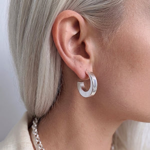 
                  
                    Sterling silver flat-edge tapered hoop earrings — 25mm chunky C-shape hoops
                  
                