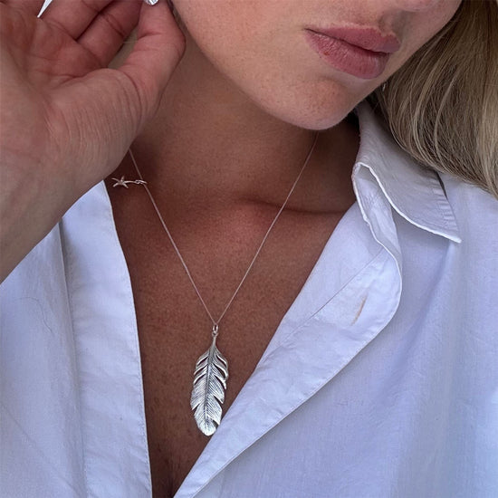 
                    
                      925 silver feather pendant — bold statement necklace with curb chain
                    
                  