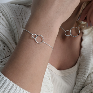 
                  
                    Sterling Silver Interlocking Circles Double Circle Thin Chain Bracelet
                  
                