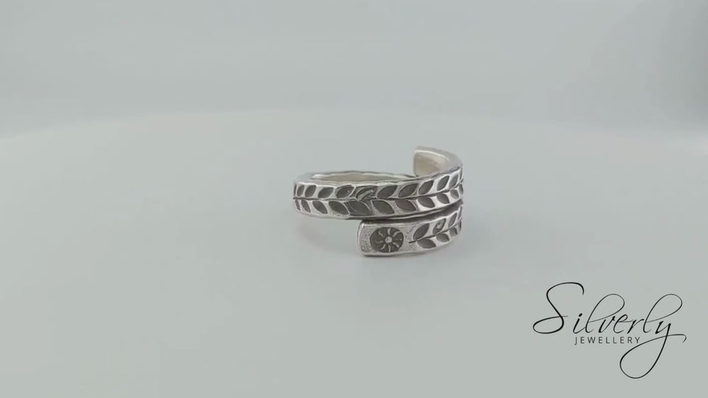 
                  
                    Load and play video in Gallery viewer, Karen Hill Tribe Silver Ring Overlapping Engraved Leaf Sun Motif
                  
                