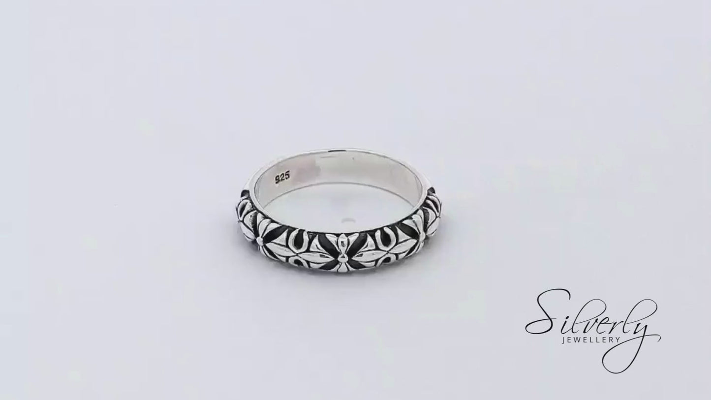 Sterling Silver Embossed Fleur-de-Lis Ring – Baroque-Style Band