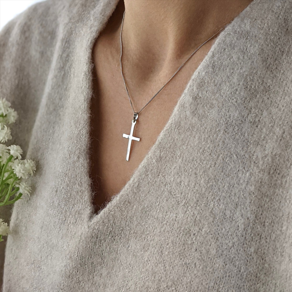 Silver crucifix hot sale necklace womens