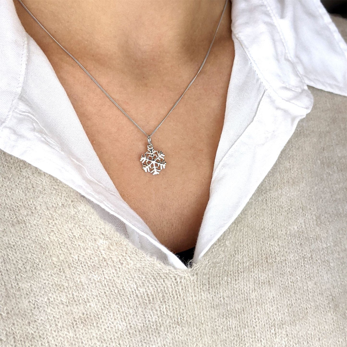 
                  
                    Sterling Silver Small X-Mas Snowflake Pendant Necklace Curb Chain
                  
                