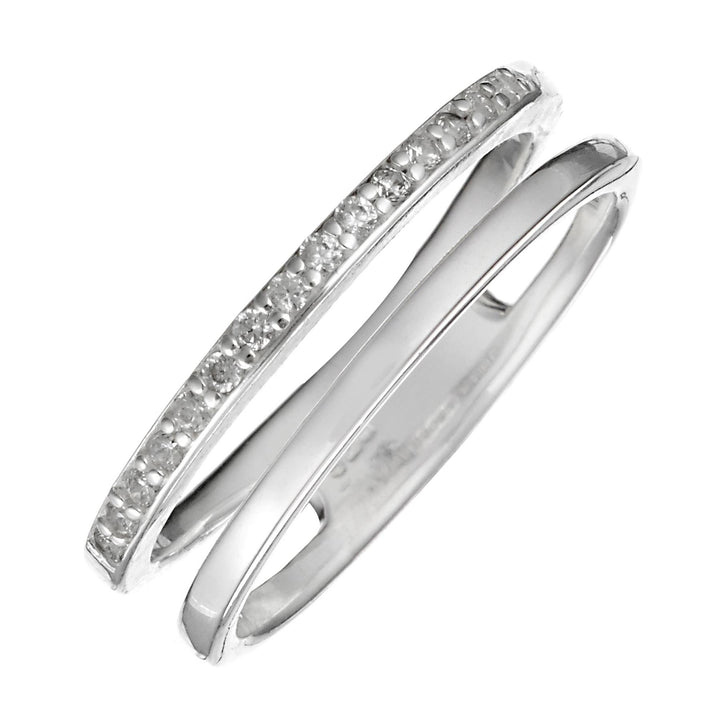 Close-up of 15 cubic zirconia stones on sterling silver double band ring — shared prong setting