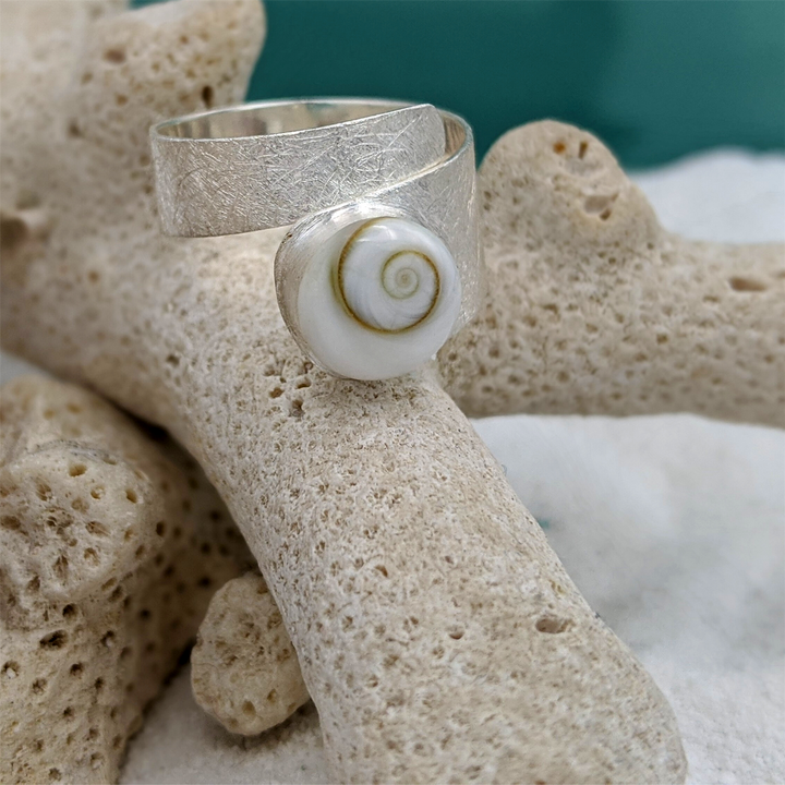 925 sterling silver seashell ring — mermaid-style Shiva Eye wraparound band