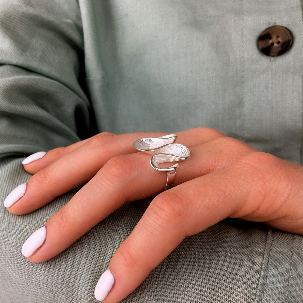 
                  
                    Sterling Silver Unique Modern Textured Ripple Wavy Squiggle Swirl Ring
                  
                